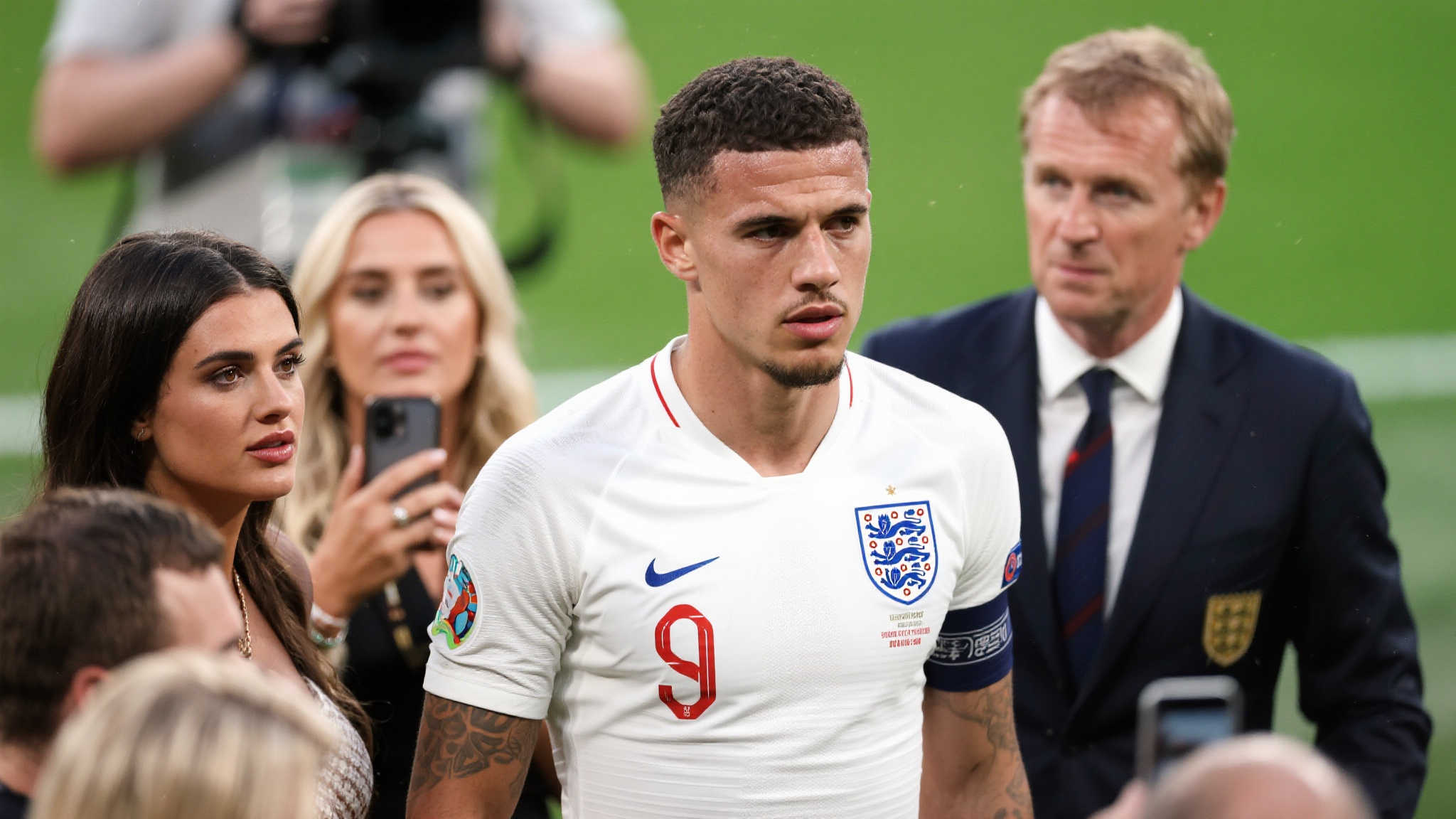 英格兰球员疑因出轨爱情岛女星,为弥补女友送豪车道歉 作为职业运动员,其公众影响力巨大,而不光是竞赛表现